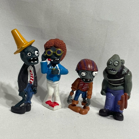 Lot Of 4 Plants VS Zombies figures toys Great Condition - Picture 2 of 4